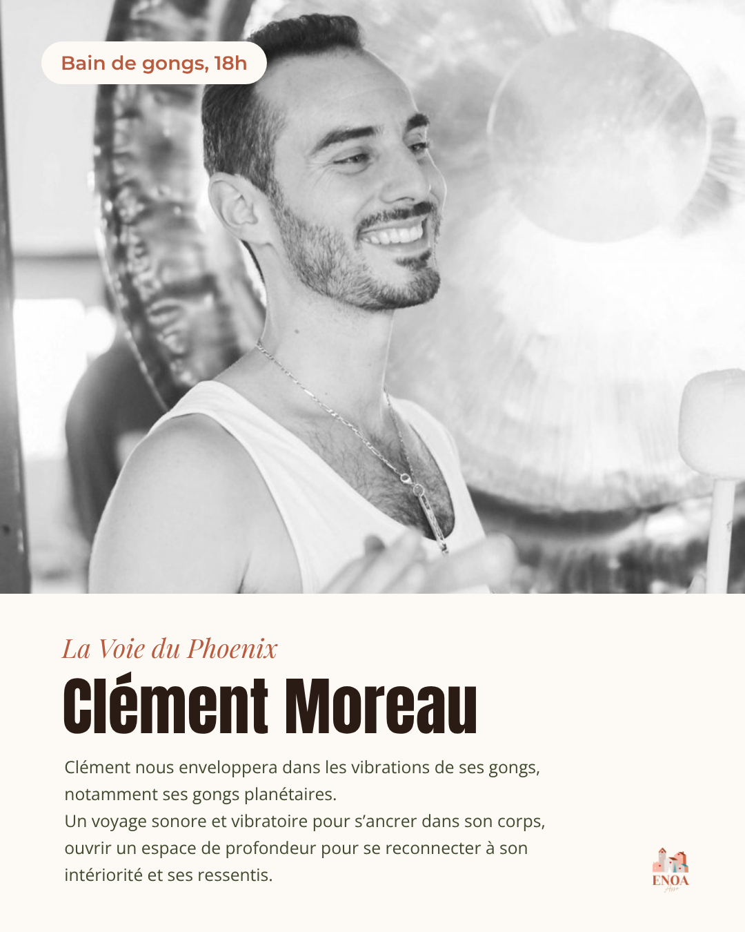 Clément Moreau, La Voie du Phoenix, devant ses gongs pour le bain de gongs à Annecy